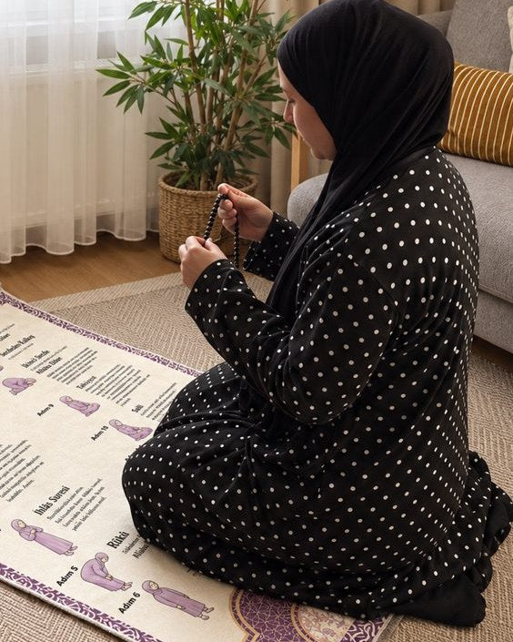 SEKİNE prayer mat in gift packaging
